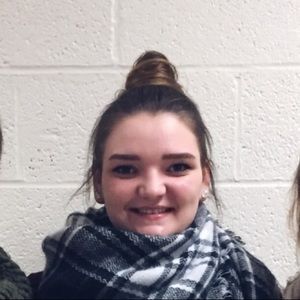 Meet your Posher, Alexis